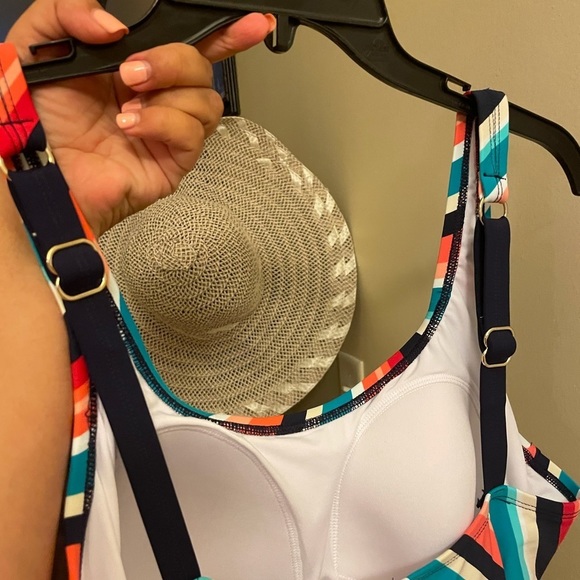 - Janzten woman’s one piece bathing suit  size 14 and 10 - Picture 4 of 5